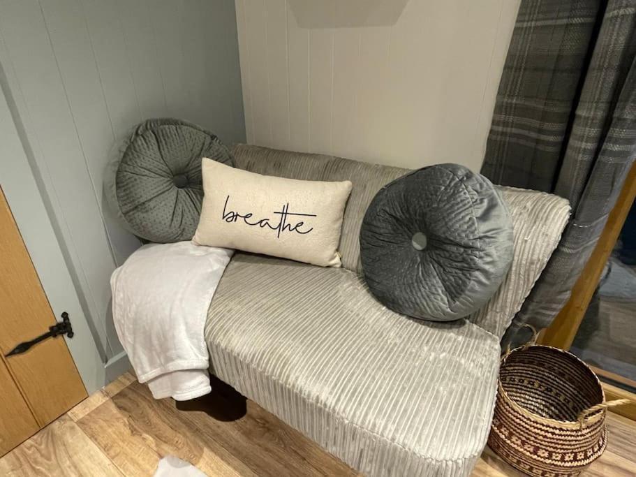 The Hut@Trefechan Wen - Coastal Coziness! Goodwick Exteriér fotografie