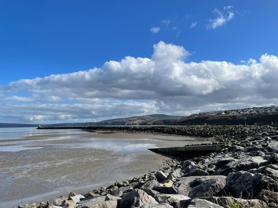 The Hut@Trefechan Wen - Coastal Coziness! Goodwick Exteriér fotografie