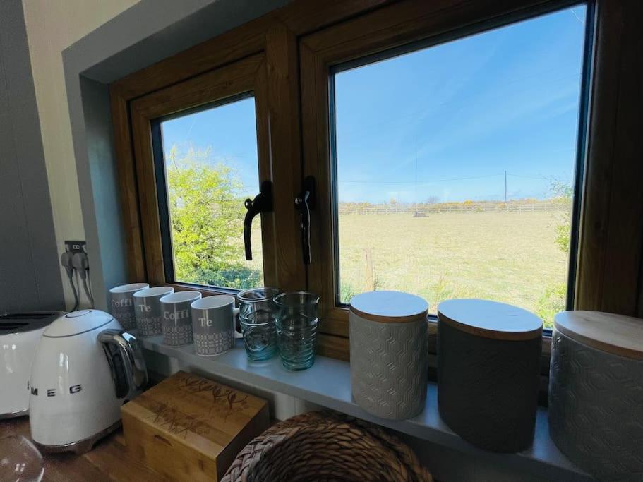 The Hut@Trefechan Wen - Coastal Coziness! Goodwick Exteriér fotografie